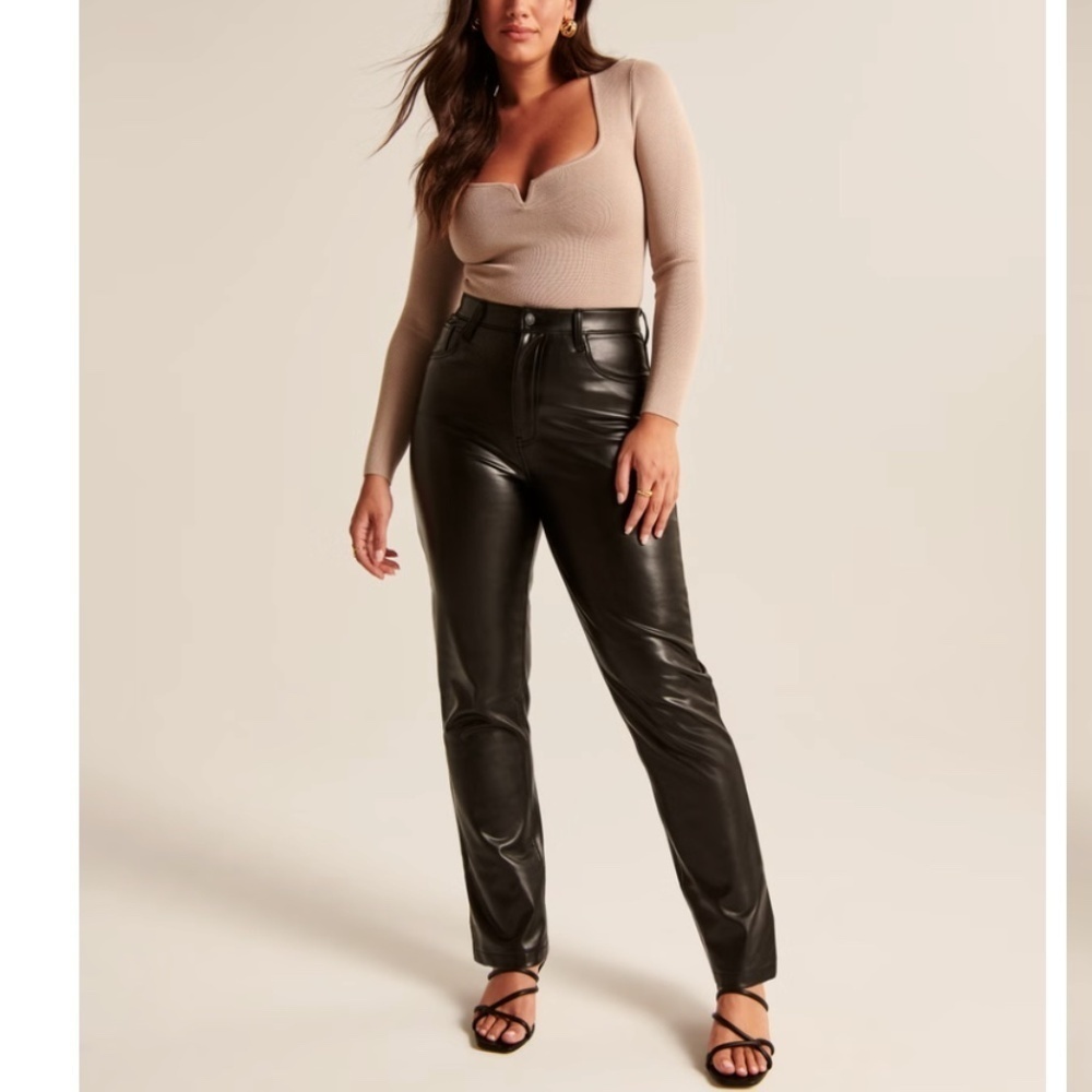 Abercrombie & Fitch 90s Straight Ultra High Rise Vegan Leather Pant Size 34 NWT